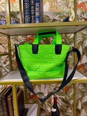 VEE COLLECTIVE CROSSBODY TOTE 💚